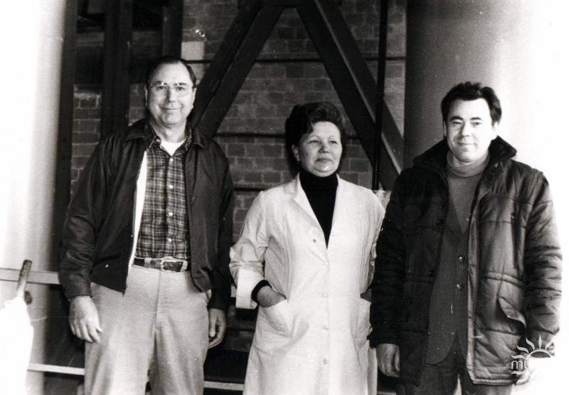 Arrival of the partners to the plant. From the left to the right: the vice-president of the American company MSW-Bishop, G. Willis, head of workshop No. 7 G. Raslevich, director of the association Ya. Borisov. 1984