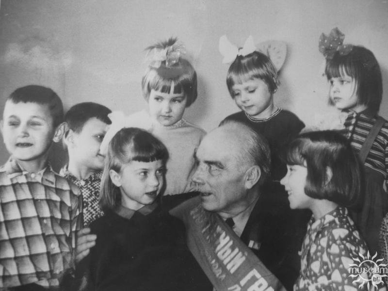 Ivan Petrovich Deynis with children. 1967