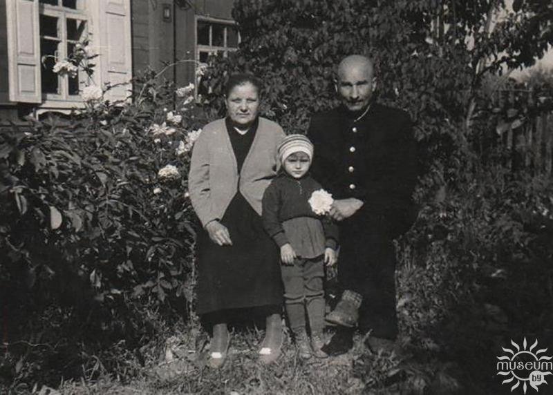 A.V. Glebov with his wife and granddaughter. 1970s