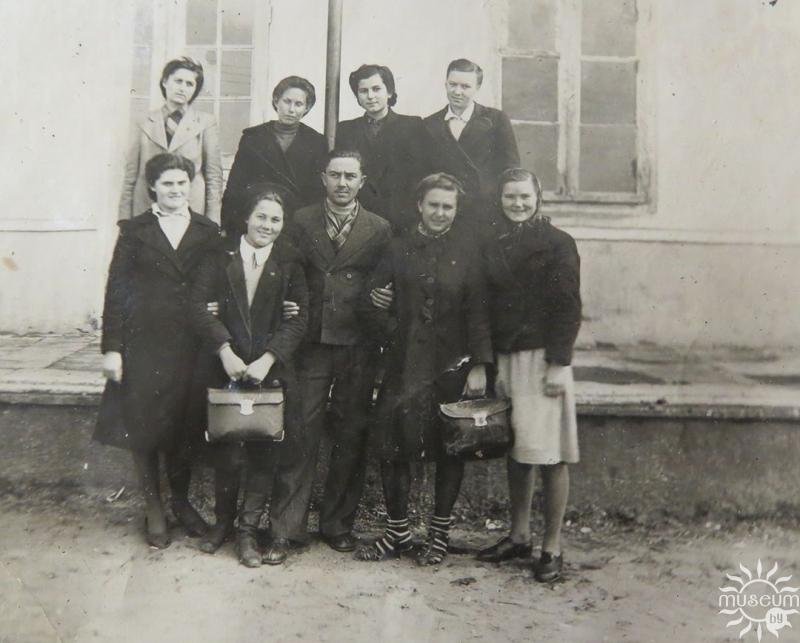 Students with a teacher at Ivanovo Textile Institute. In the top row, L.I. Grigor’yeva is the second from the left. 1949