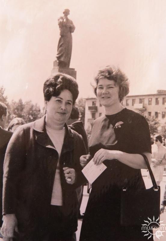 Lydiya Grigor’yeva with Lyudmila Grigor’yeva. 1975