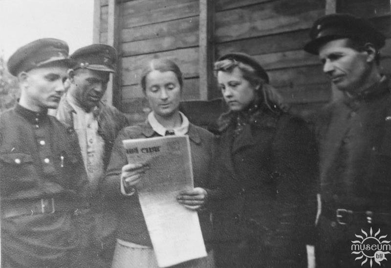 N. A. Klepatskaya conducts agitation among carriages. 1946