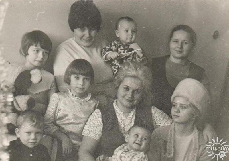 O.P. Kundalevich with relatives. 1960s