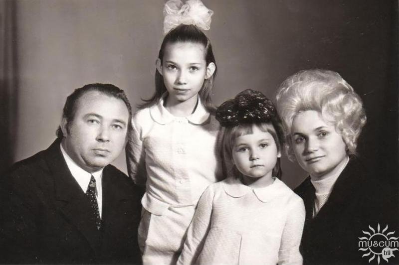 O.P. Kundalevich with her husband and two daughters. 1970s