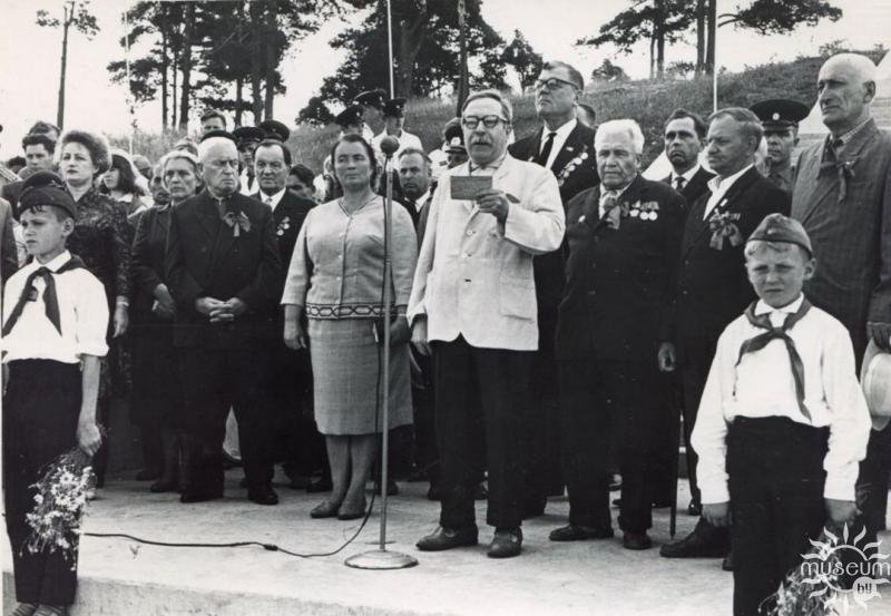 Выступае Ліхачоў І.М. падчас урачыстага адкрыцця парка імя 50-годдзя Савецкай улады. 1967 г.
