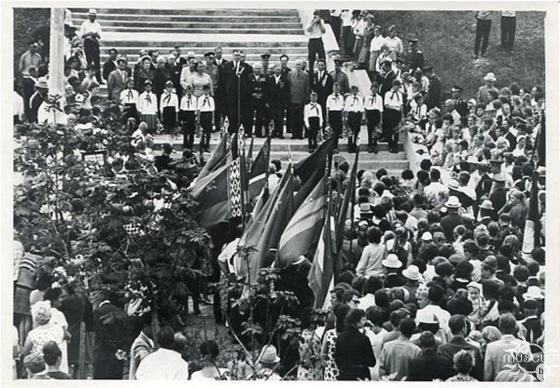 Мітынг каля  Кургана Бессмяротнасці падчас адкрыцця помніка. 1966 г.