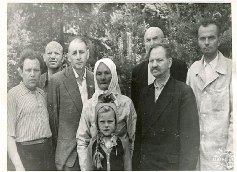 Meeting of former partisans of the Neulovimyye (Elusive) Brigade with Tat’yana Marinenko’s mother. 1960s