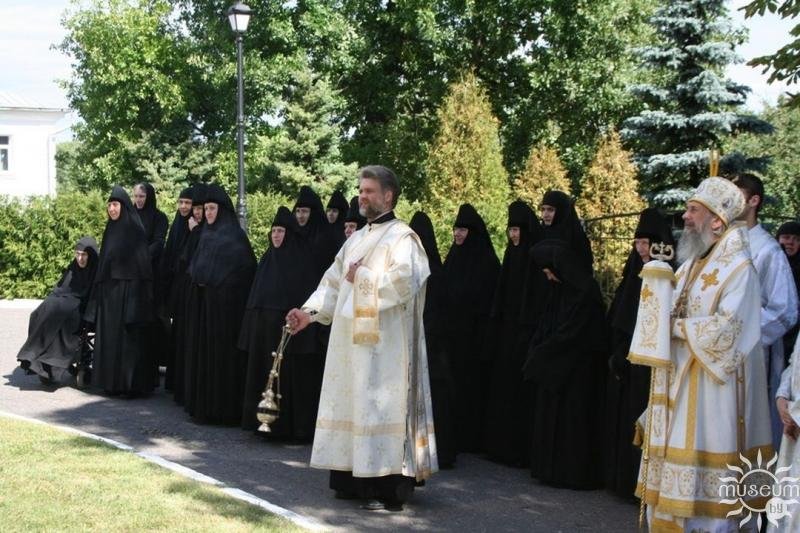 Sacred procession. 2012