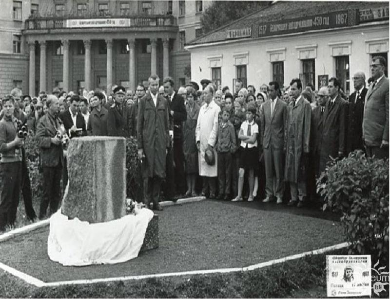 Near the foundation stone at the site of the future monument to Frantsisk Skorina in Polotsk. 1967